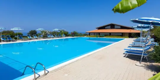 Pool Agriturismo Ninea in Kalabrien