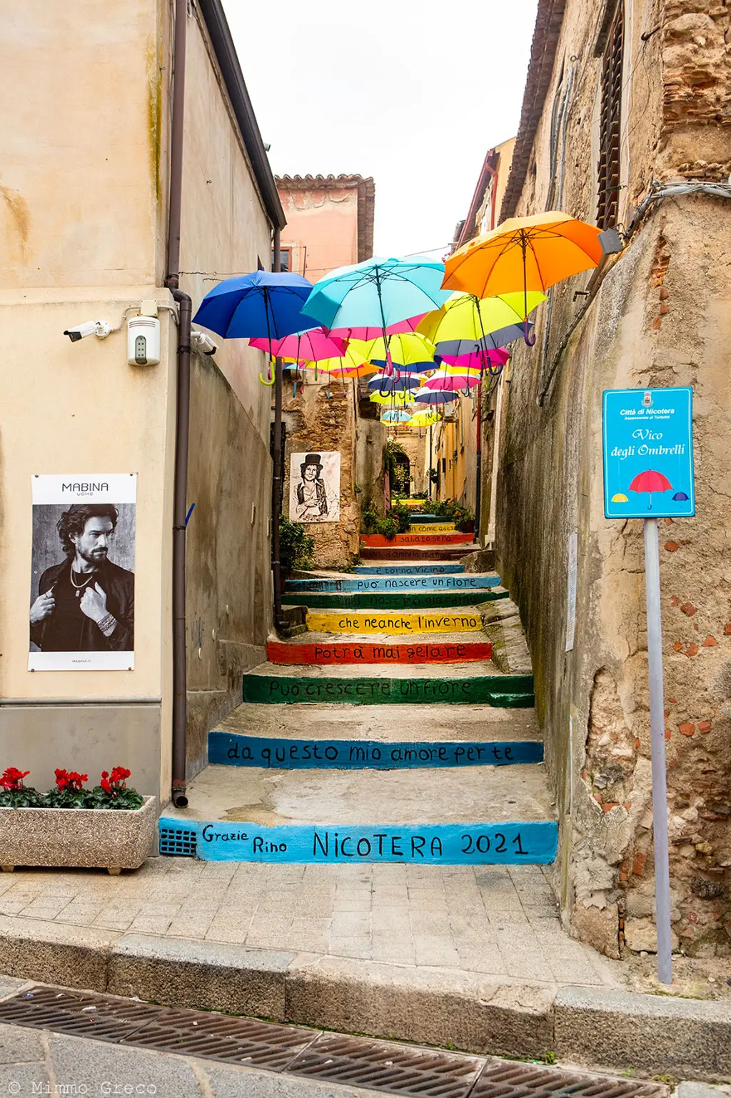 nicotera vicolo degli ombrelli