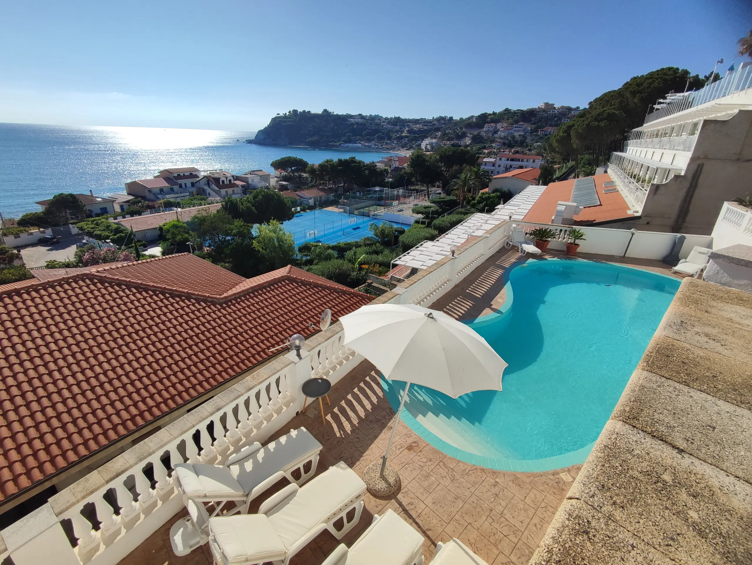 villa giulia poolbereich scaled