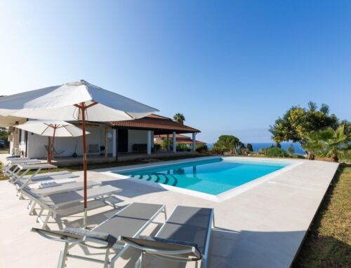 Villa Serenità- Modernes Ferienhaus mit Meerblick und großem Pool